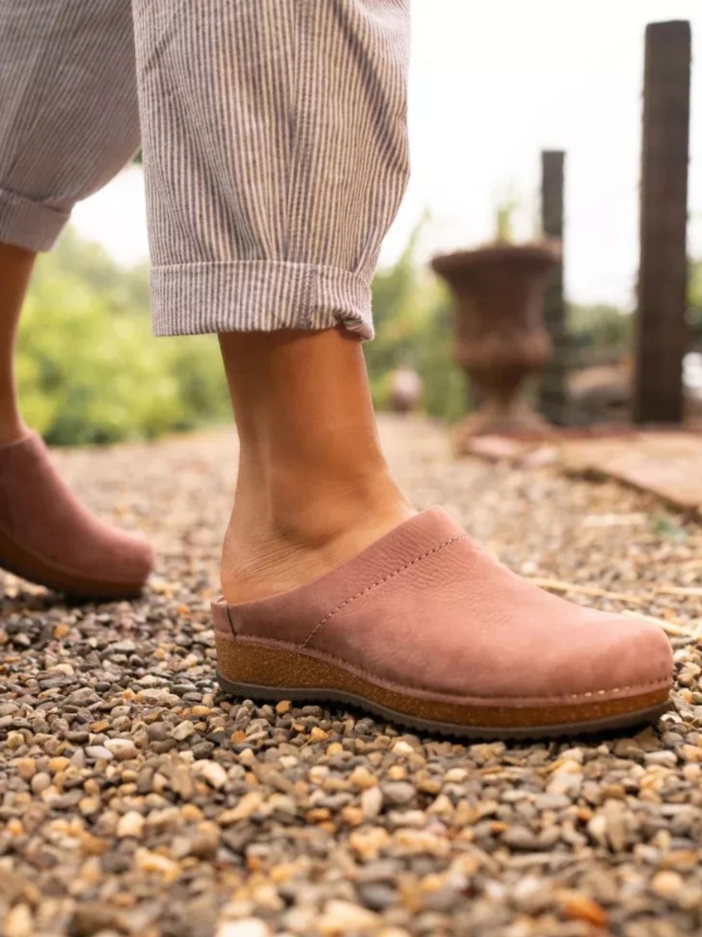 Dansko Mariella Nubuck Leather Clogs – Rose Mauve / Dusty Rose – EU 39